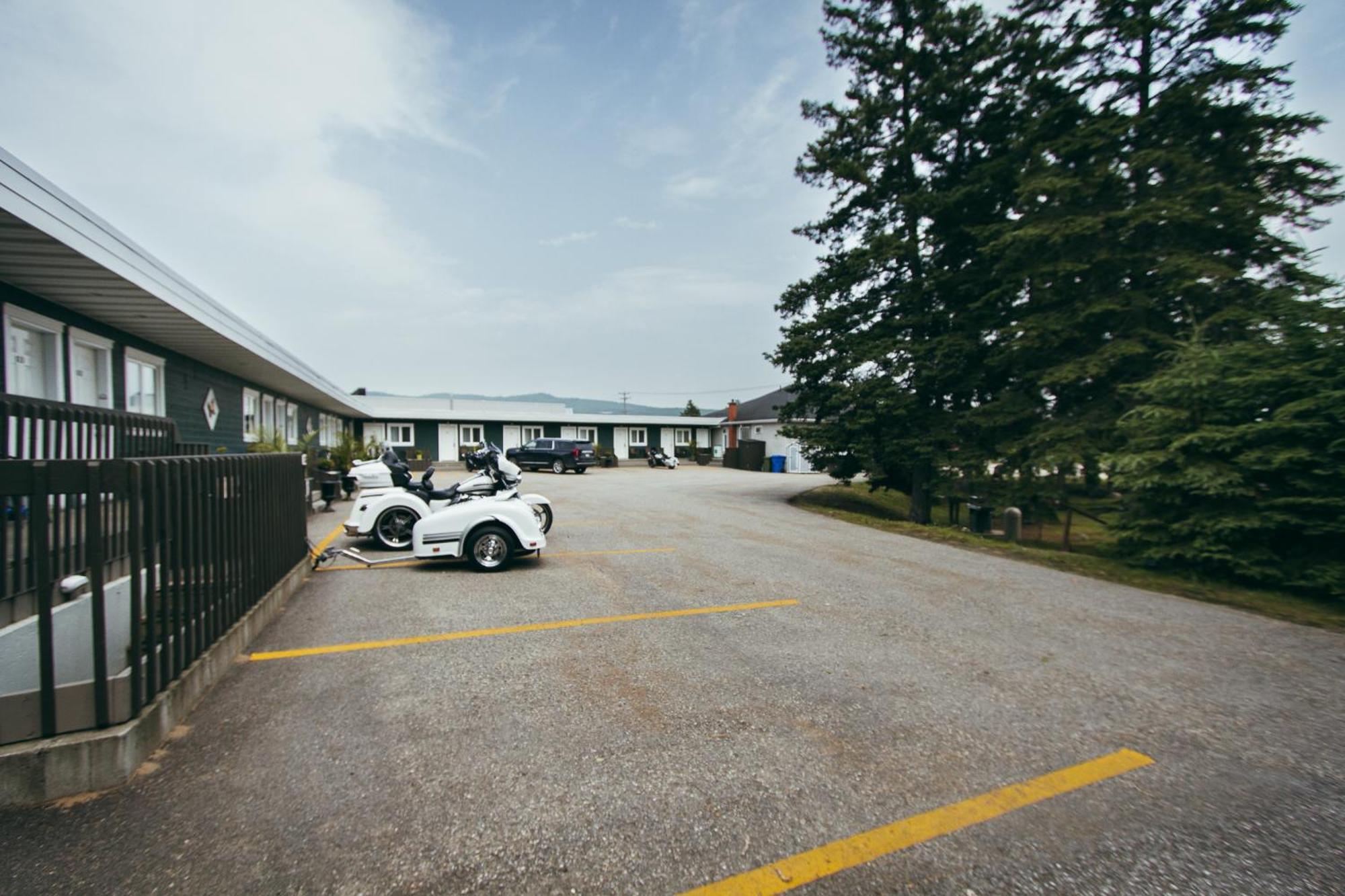 Motel Des Cascades Baie-Saint-Paul Exterior foto